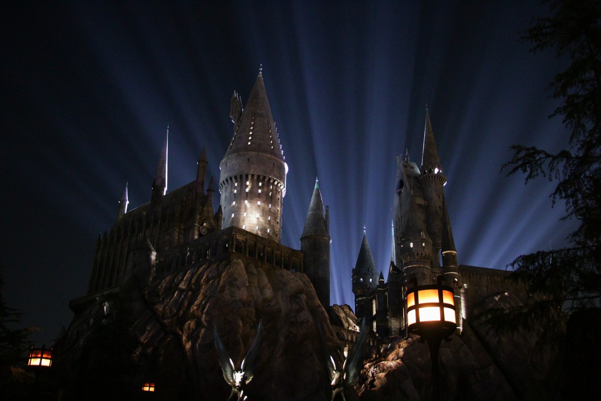 The Nighttime Lights at Hogwarts Castle returns for the Summer to ...