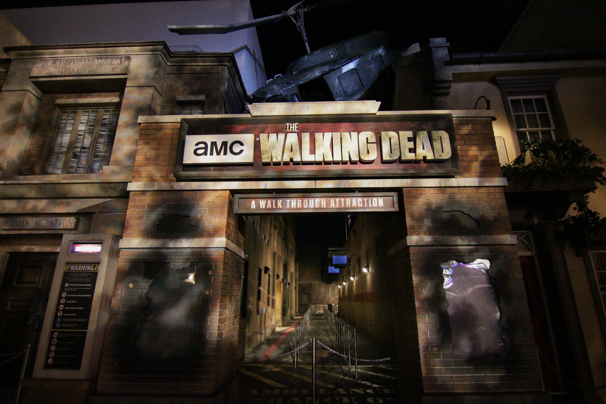 The Walking Dead Attraction Closes At Universal Studios Hollywood Inside Universal - roblox walking dead theme