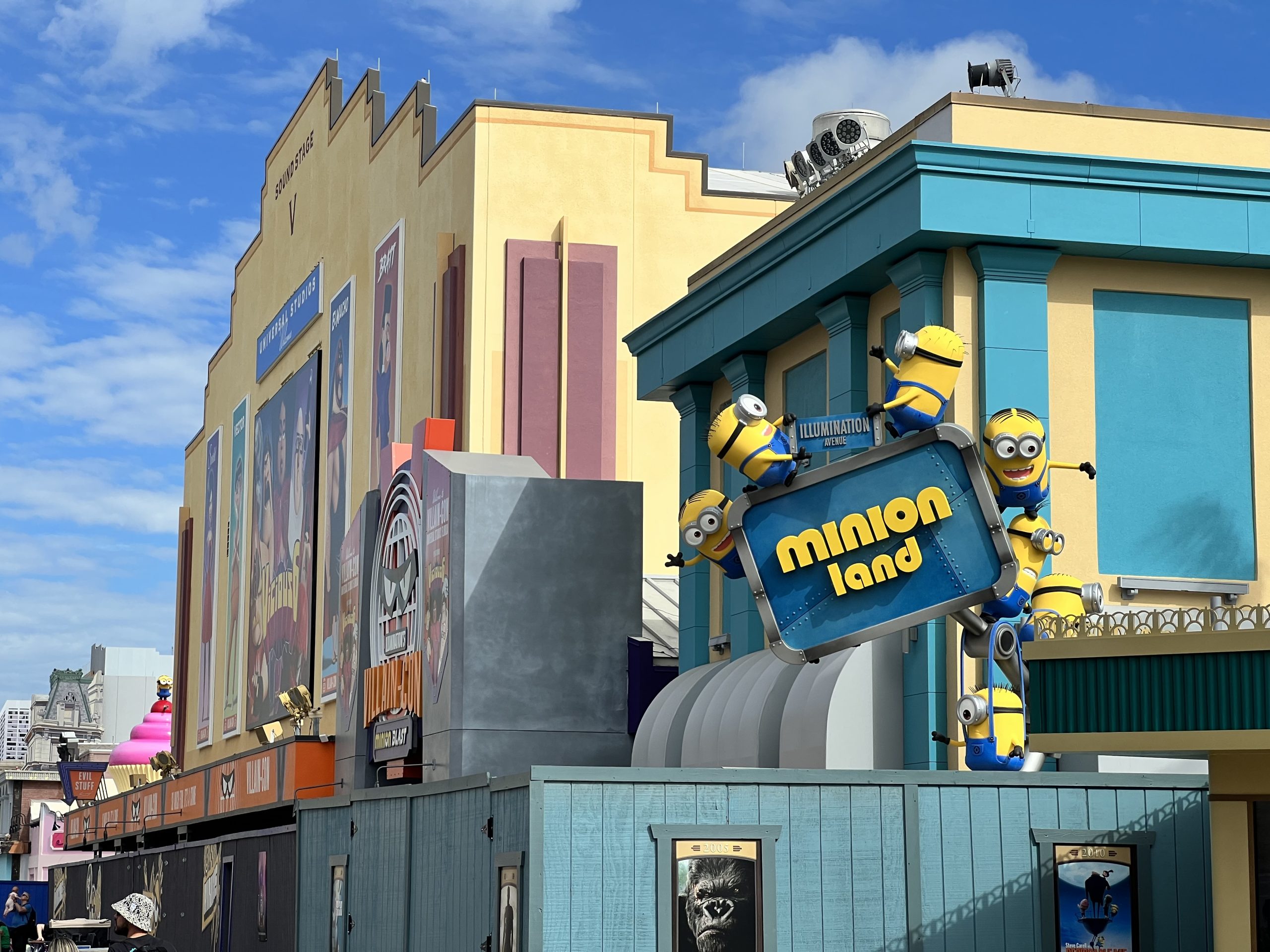 Minion Land signage arrives at Universal Studios Florida | Inside Universal