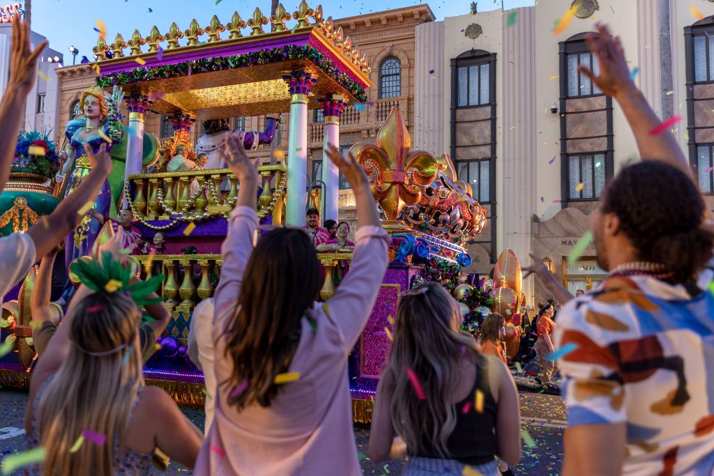 universal orlando mardi gras float ride and dine